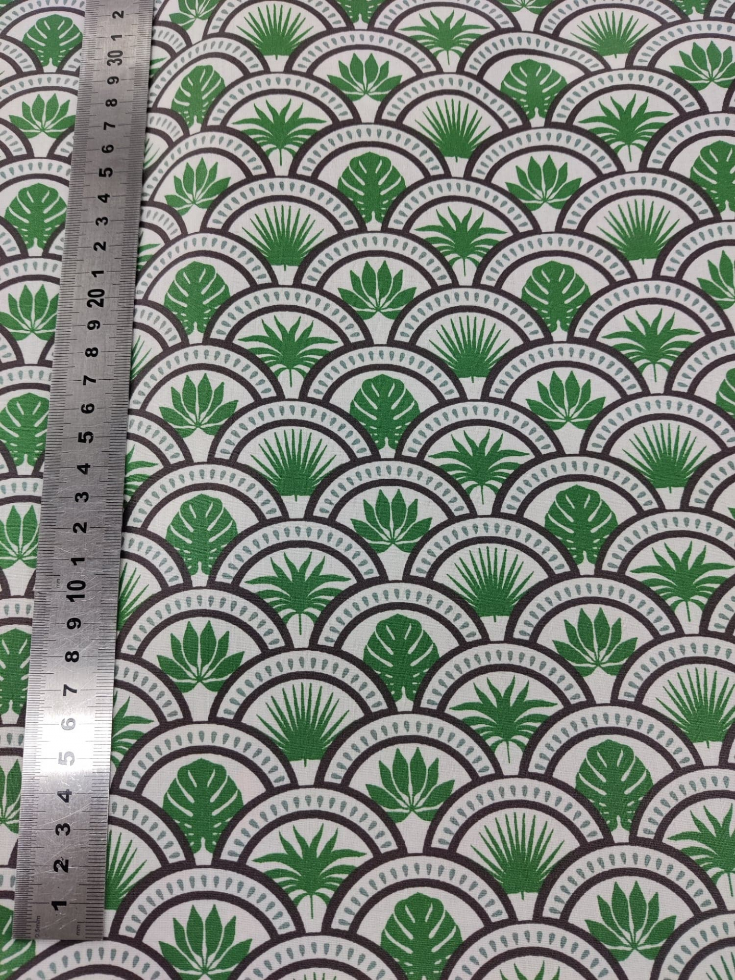Tissu coton enduit feuilles vertes et demi cercles